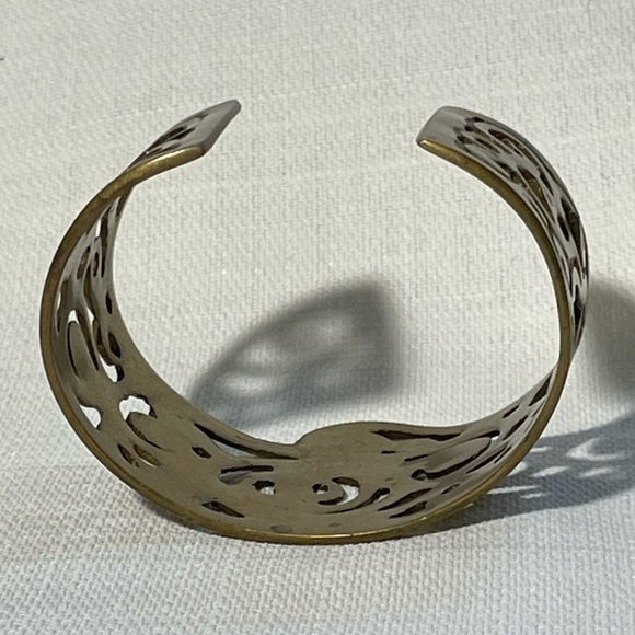 Vintage Metal Filigree Cuff Bracelet‎ - Picture 4 of 9